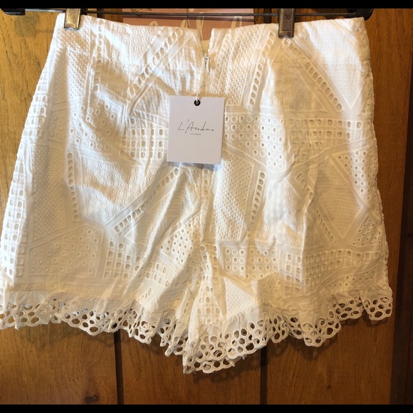 NWT.  The Mercer,  L’Academie shorts. Size medium - Picture 2 of 4
